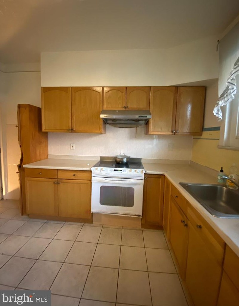 921 Wolf St, Philadelphia PA  19148-3111 exterior