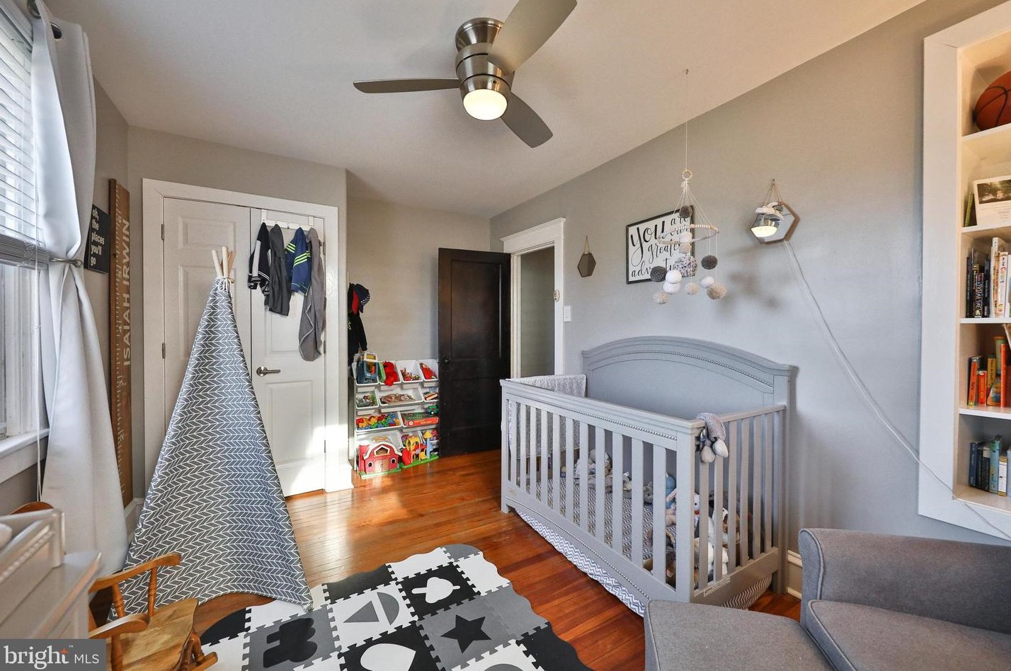 471 Shurs Ln, Philadelphia PA 19128-3505 exterior