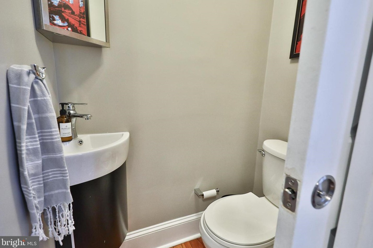 471 Shurs Ln, Philadelphia PA 19128-3505 exterior