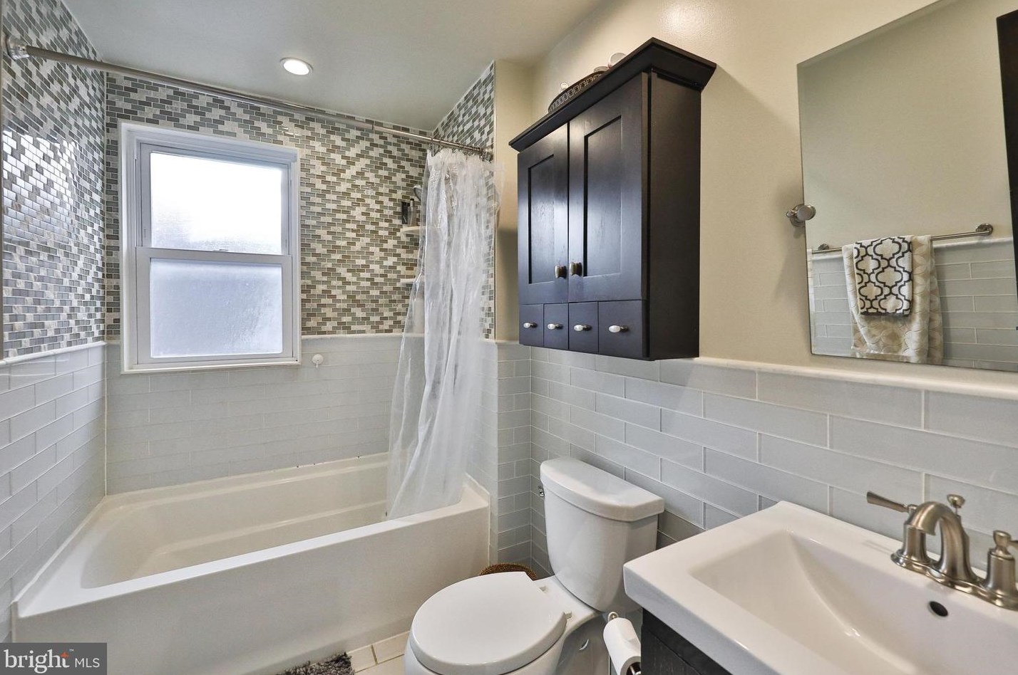 471 Shurs Ln, Philadelphia PA 19128-3505 exterior