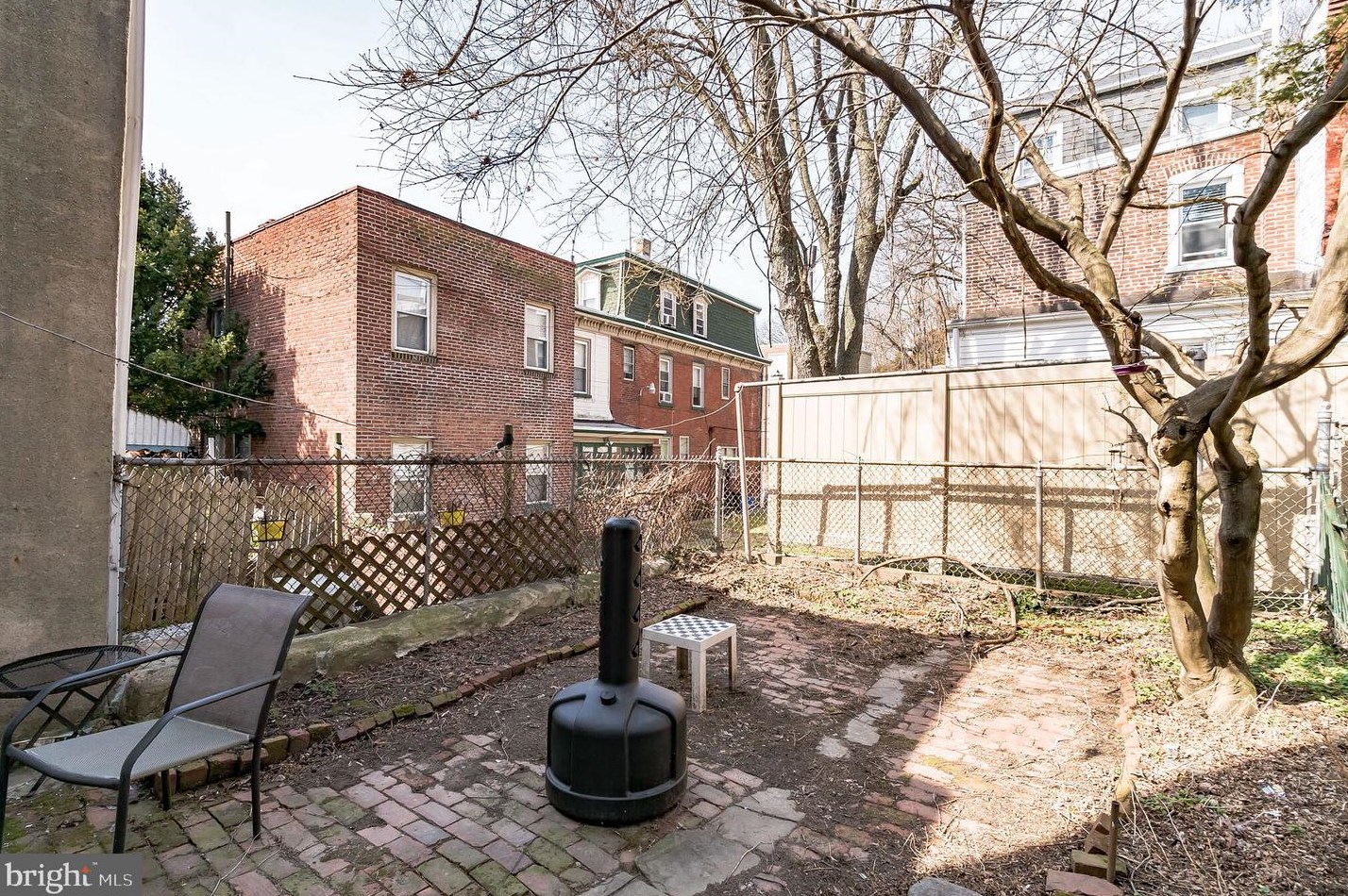 326 Carson St, Philadelphia PA 19127-1328 exterior