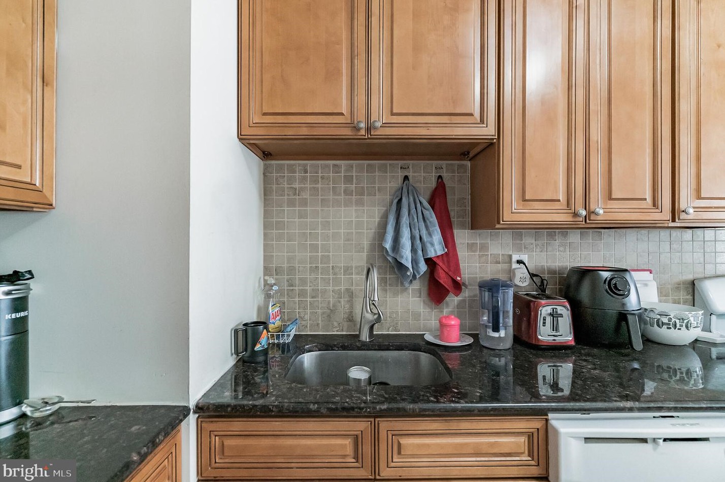 326 Carson St, Philadelphia PA 19127-1328 exterior