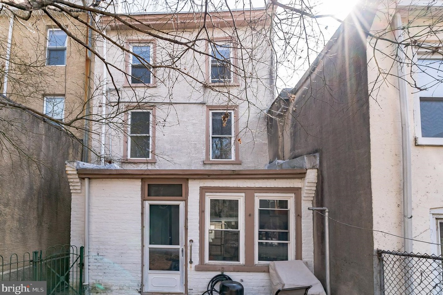 326 Carson St, Philadelphia PA 19127-1328 exterior