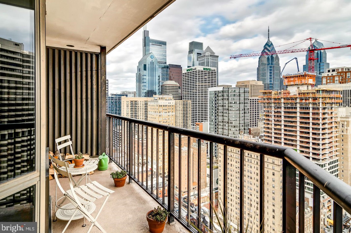 2018 Walnut St, Philadelphia PA  19103-5608 exterior