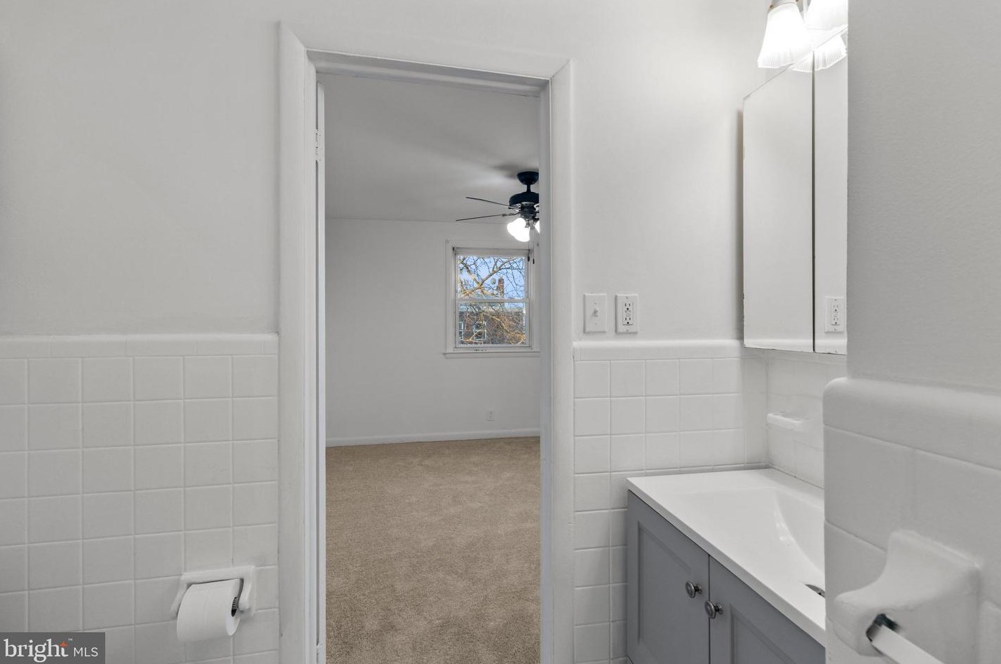 1742 Solly Ave, Philadelphia PA  19152-2625 exterior