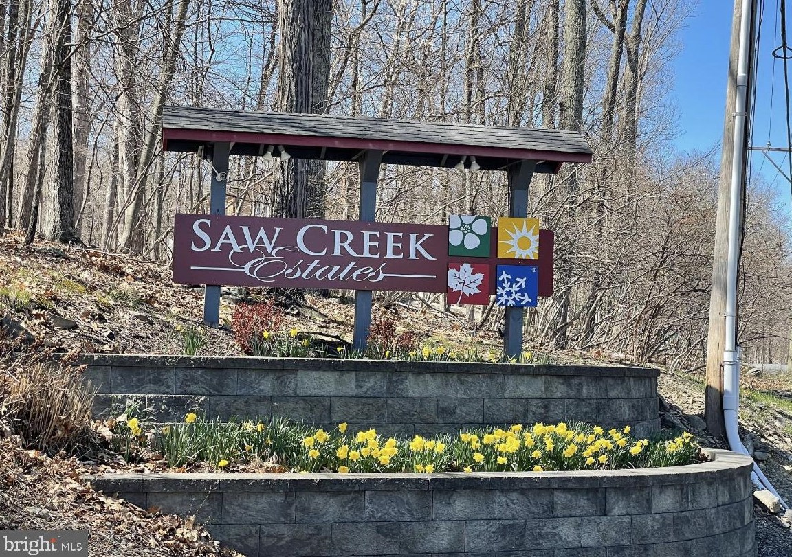 300 Canterbury Rd, Bushkill PA  18324-7774 exterior