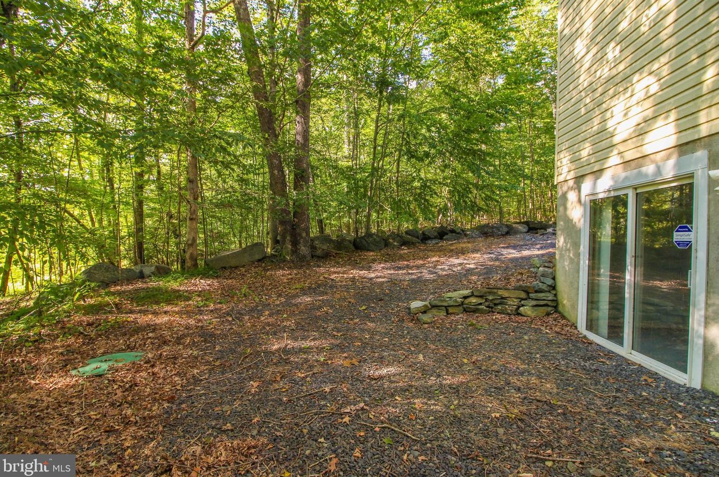 4219 Winchester Way, Bushkill PA  18324-6919 exterior