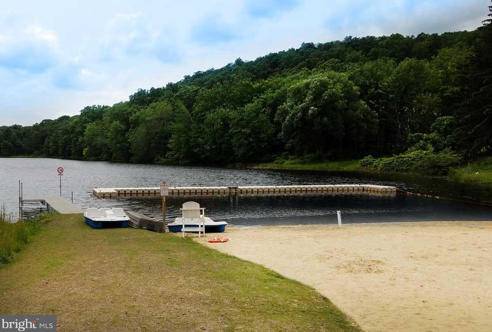4219 Winchester Way, Bushkill PA  18324-6919 exterior