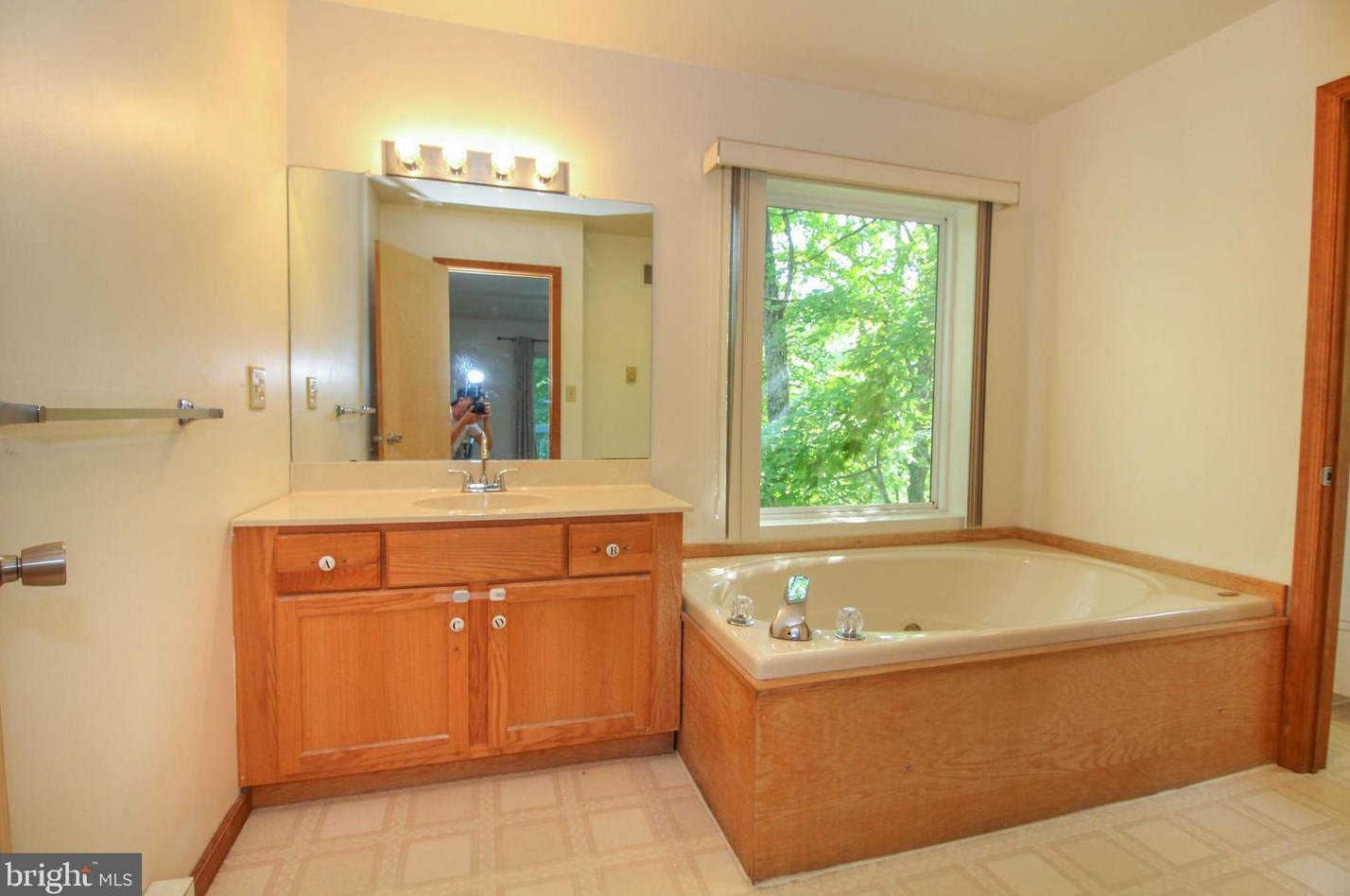 4219 Winchester Way, Bushkill PA  18324-6919 exterior