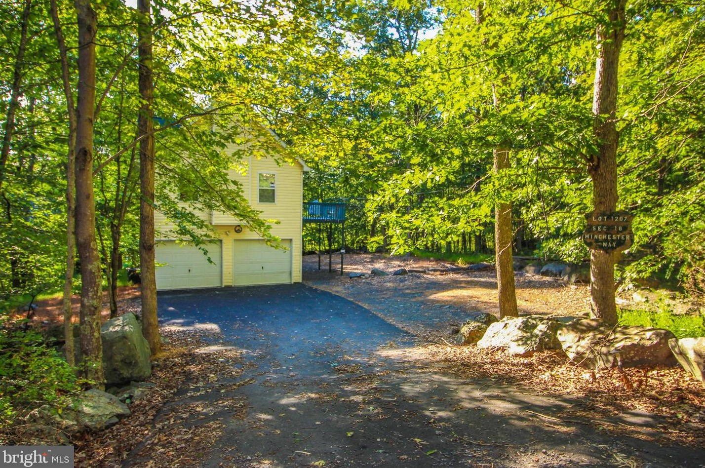 4219 Winchester Way, Bushkill PA  18324-6919 exterior