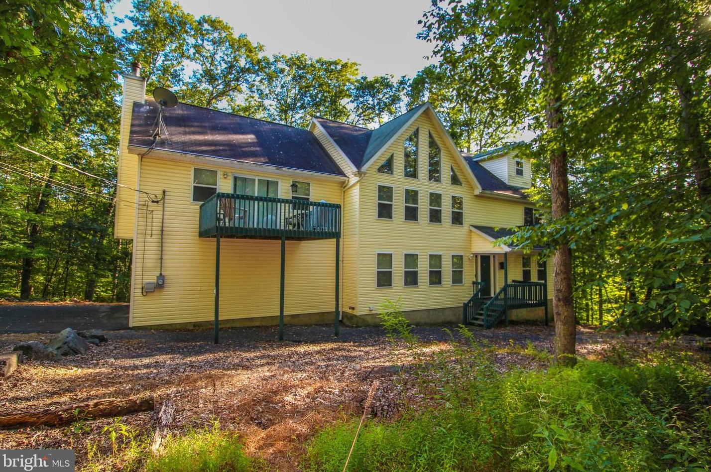 4219 Winchester Way, Bushkill PA  18324-6919 exterior