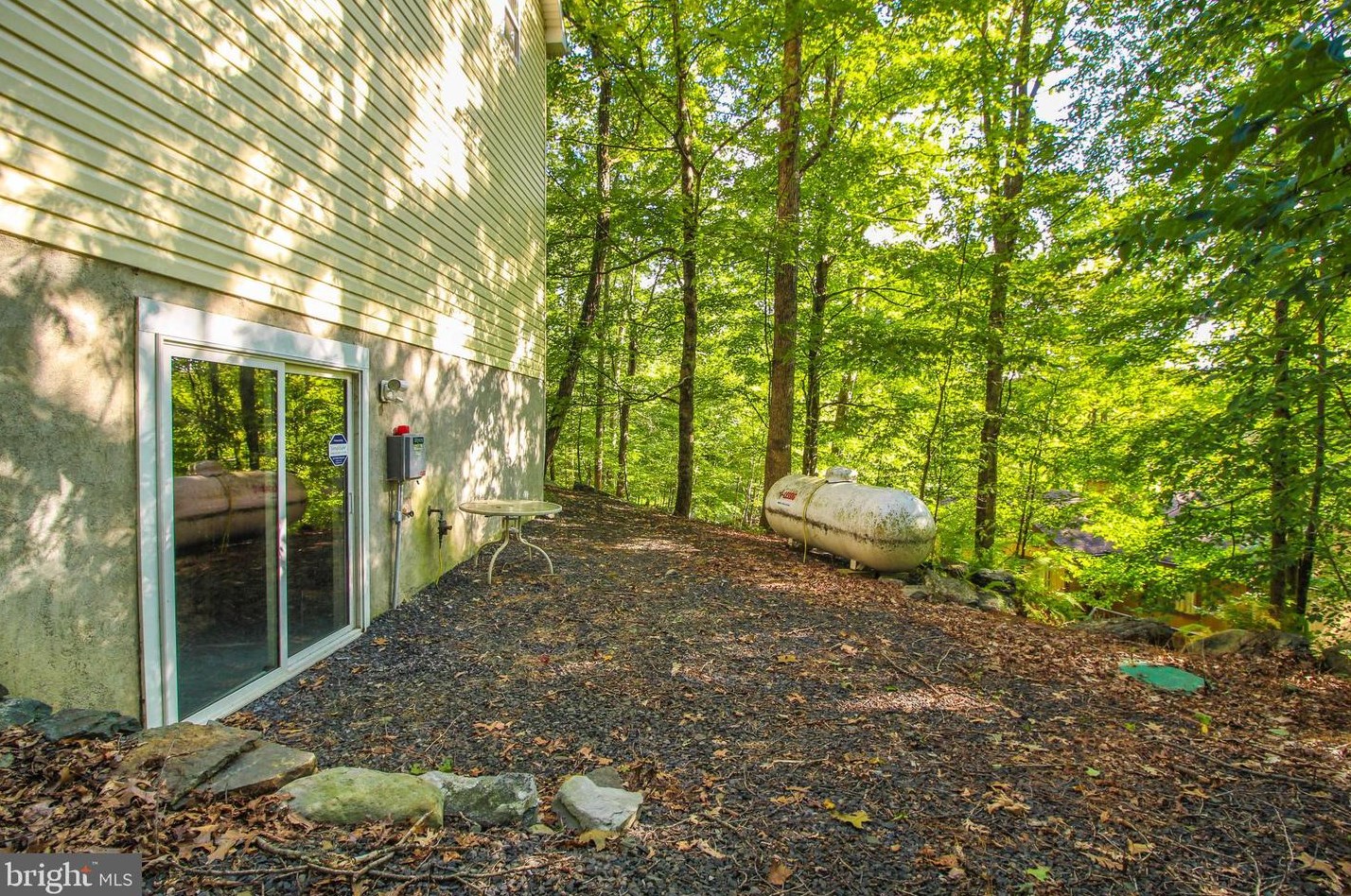 4219 Winchester Way, Bushkill PA  18324-6919 exterior