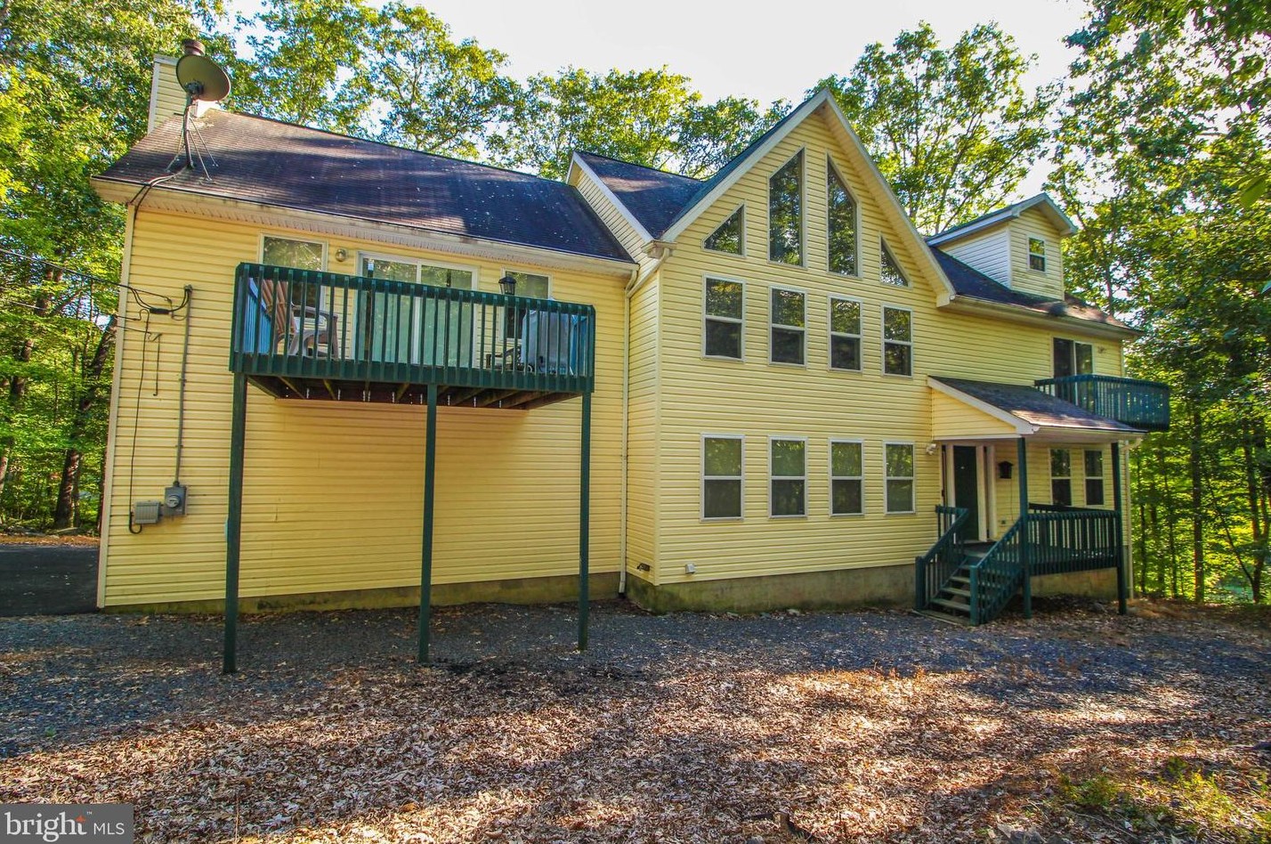 4219 Winchester Way, Bushkill PA  18324-6919 exterior