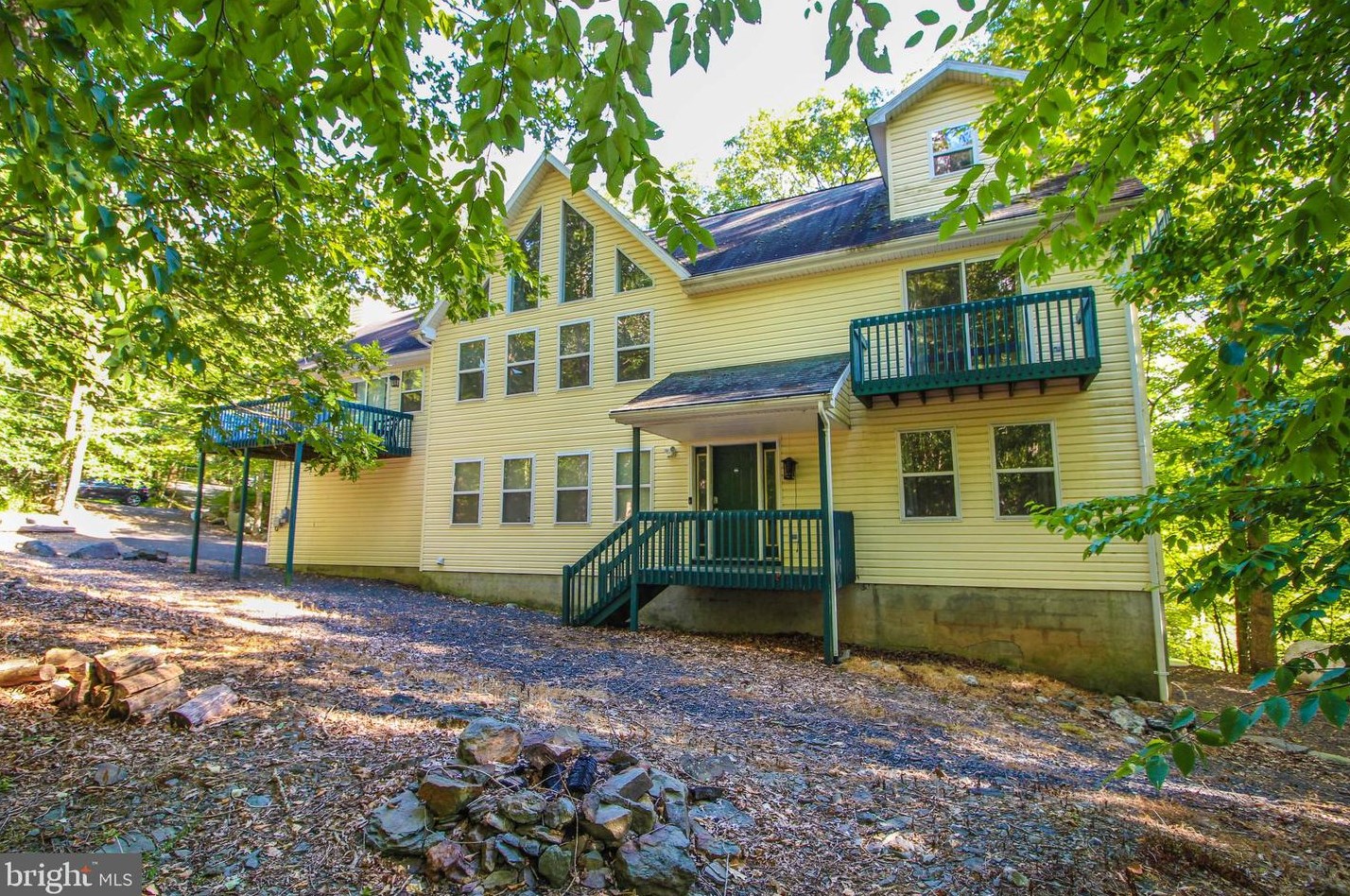 4219 Winchester Way, Bushkill PA  18324-6919 exterior