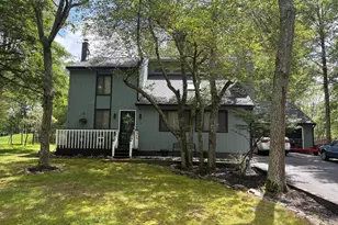 129 Segatti Cir, Bushkill, PA 18324 - Photo 1