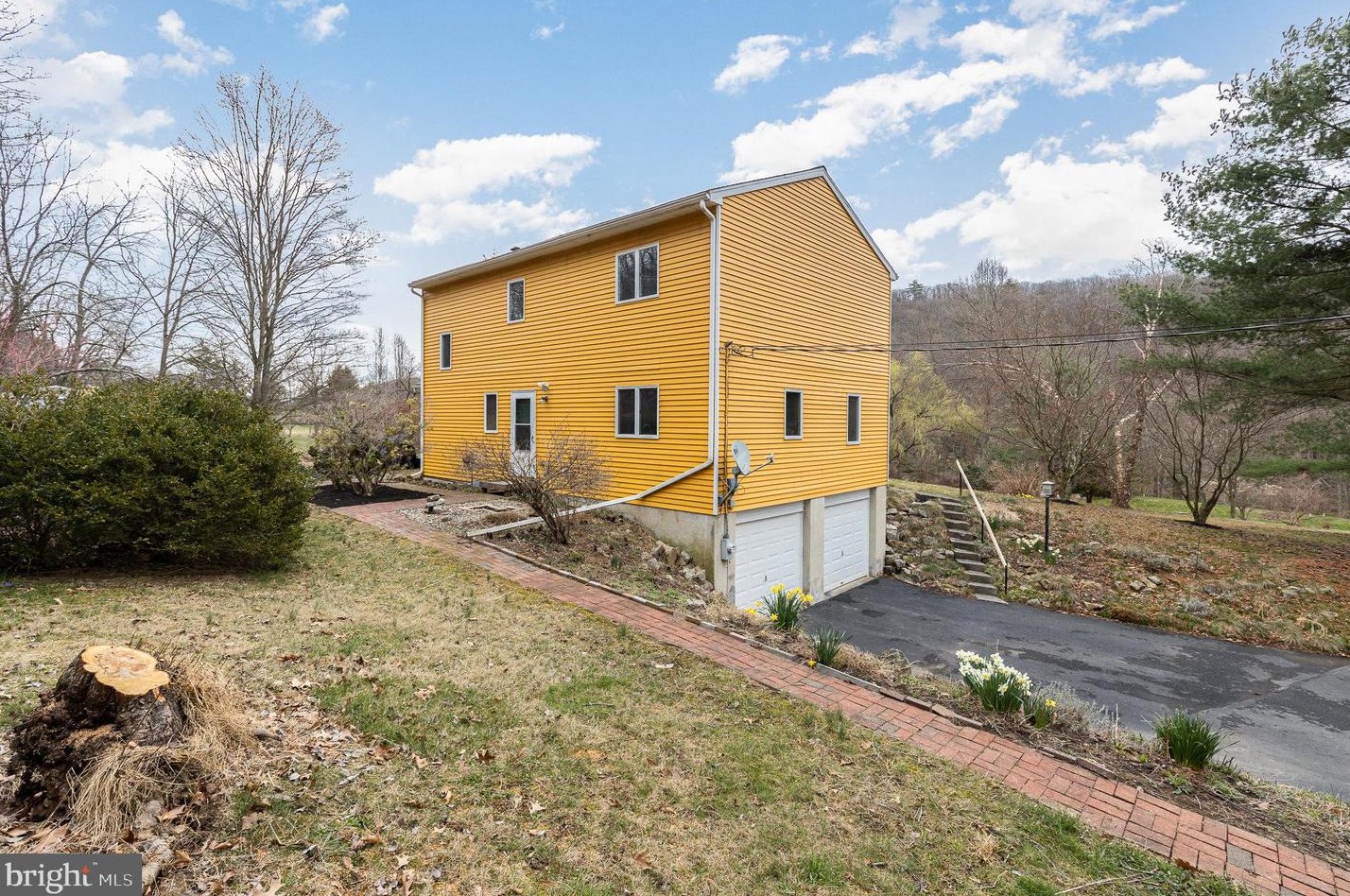 535 Sandy Hollow Rd, Paradise Park PA  17068-9207 exterior