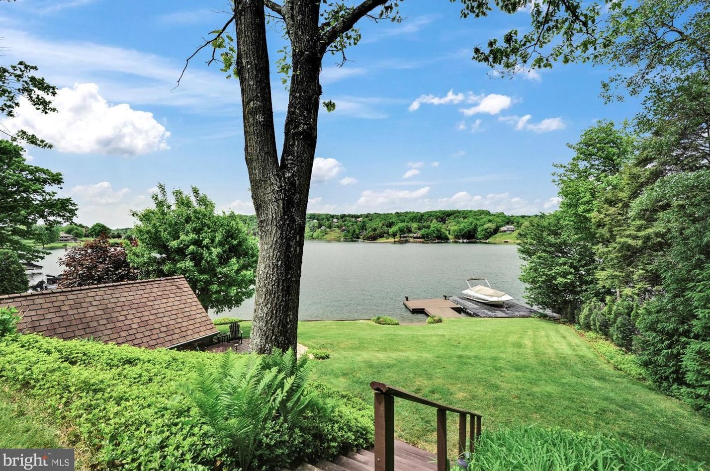 2620 Wynonah Dr, Brommerstown PA  exterior