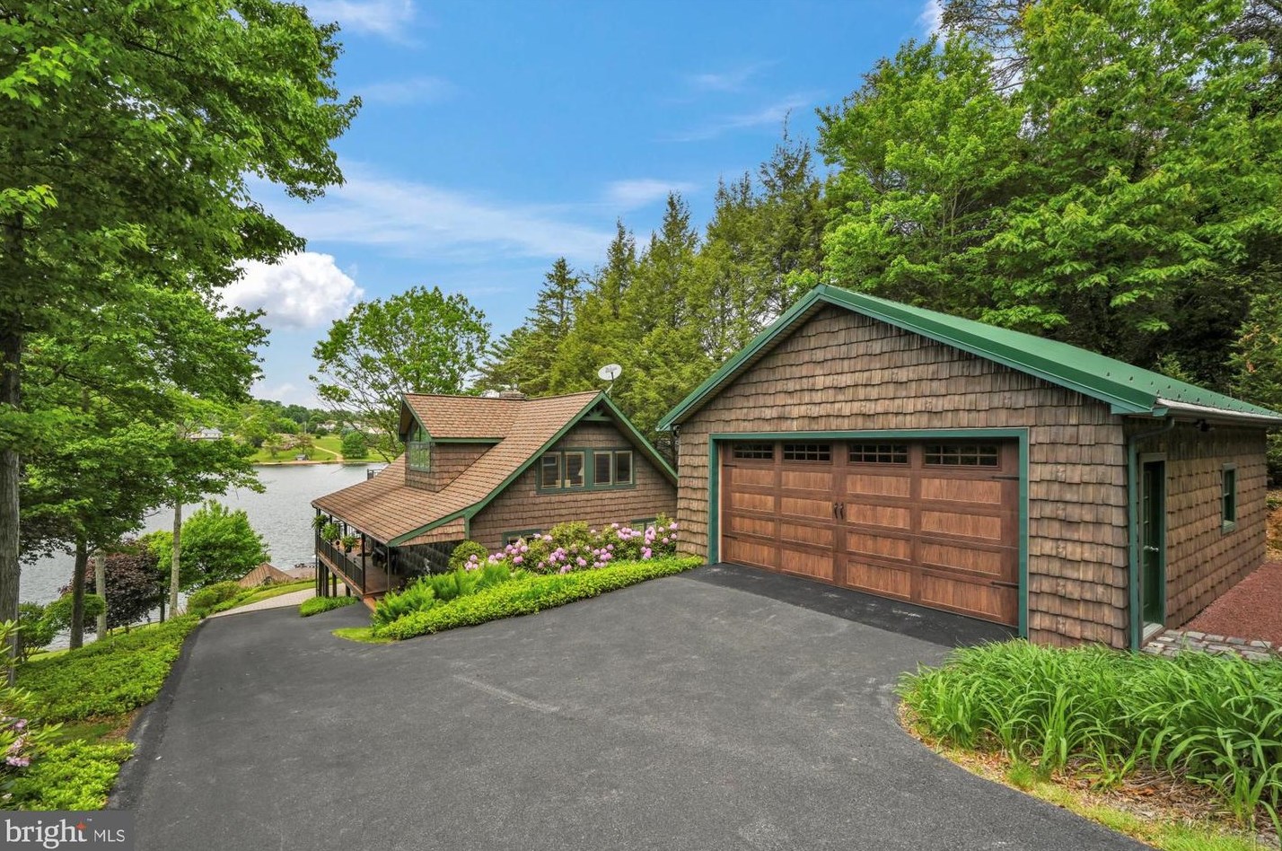 2620 Wynonah Dr, Brommerstown PA  exterior