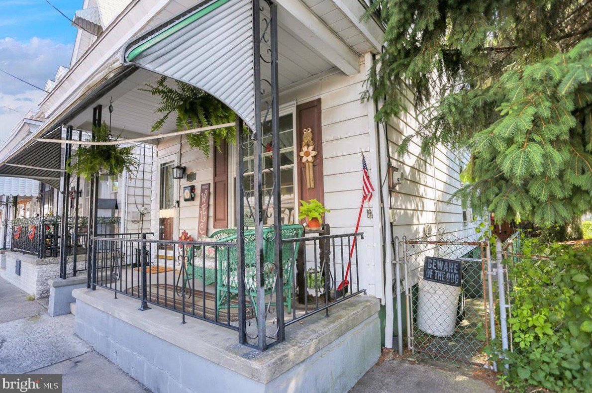 221 3rd St, Arnots Addition PA  17970-1039 exterior