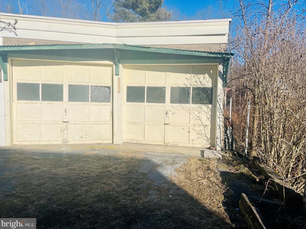413 Pine St, Hometown PA  18252-1414 exterior
