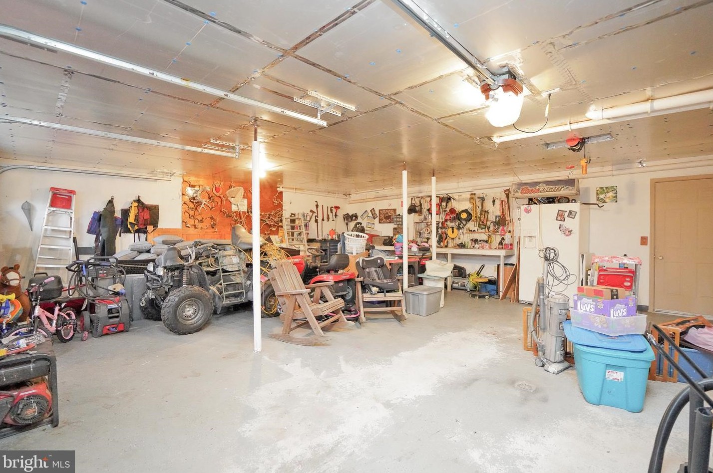 250 Whitetail Crossing Rd, Hometown PA  18252-5433 exterior