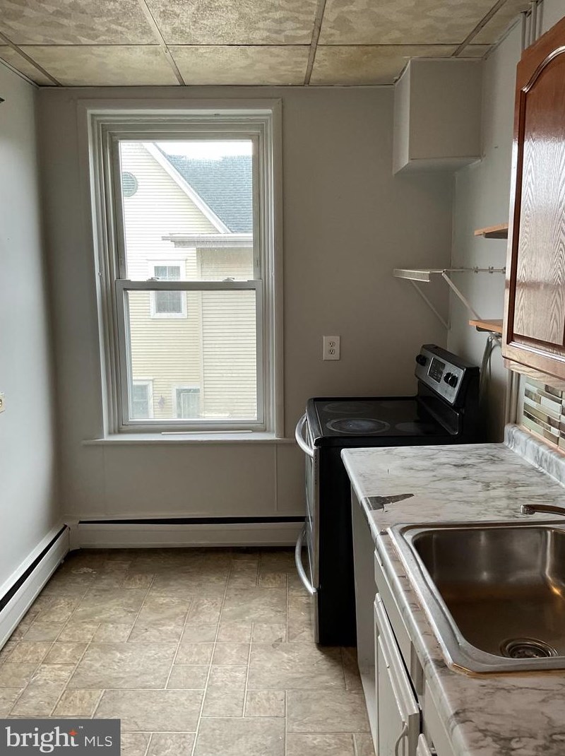 449 Arlington St, Hometown PA  18252-2103 exterior