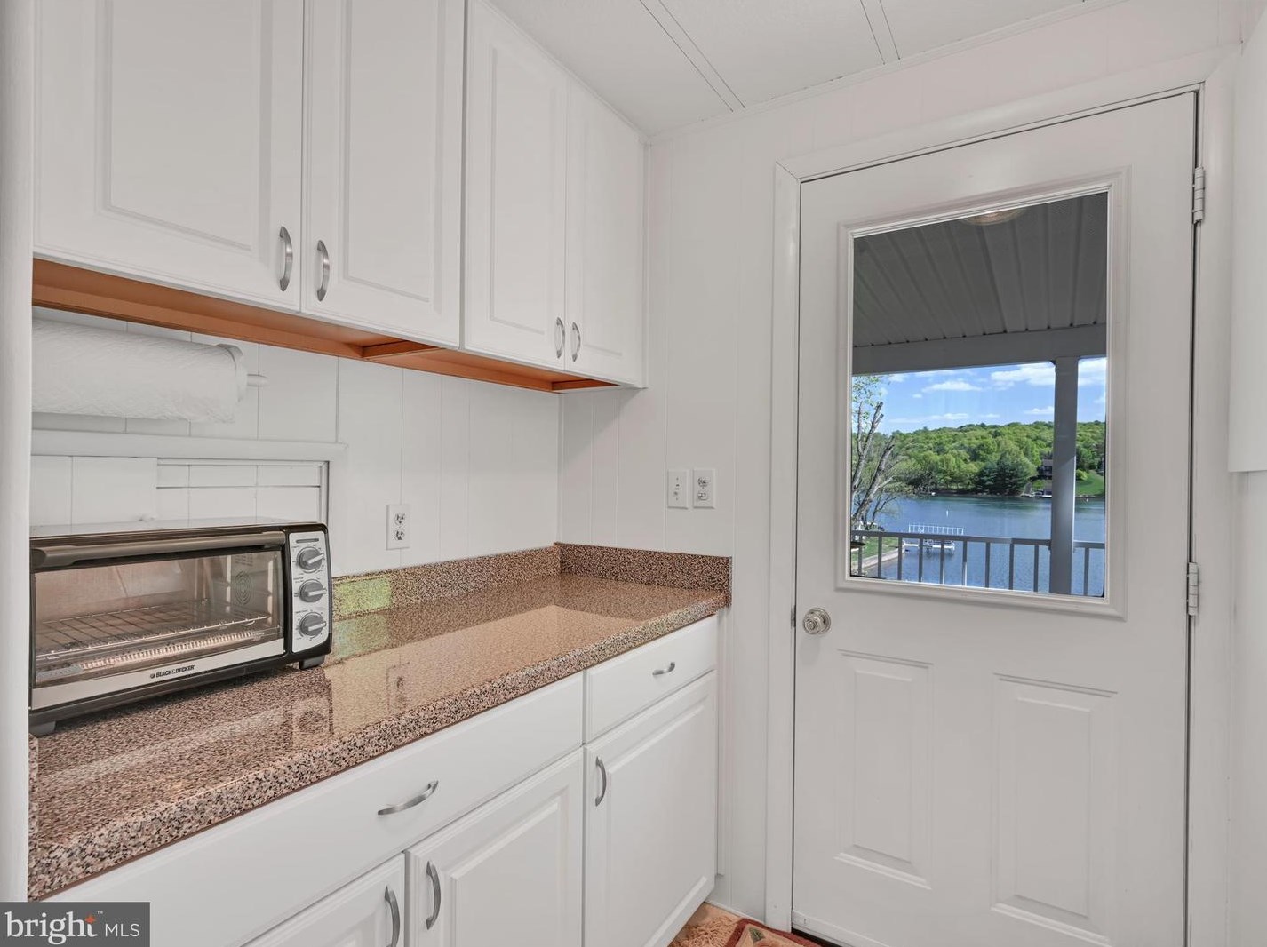 2211 Wynonah Dr, Brommerstown PA  exterior