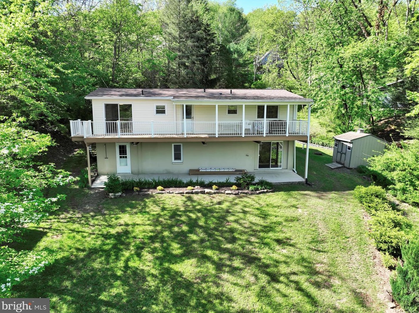 2211 Wynonah Dr, Brommerstown PA  exterior