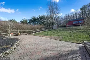 686 Wynonah Dr, Auburn, PA 17922 - Photo 3