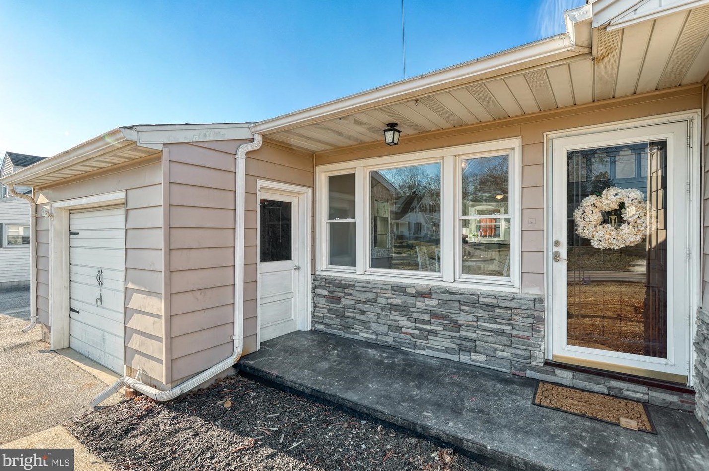 185 Hanover St, Spring Grove PA  17362-1103 exterior
