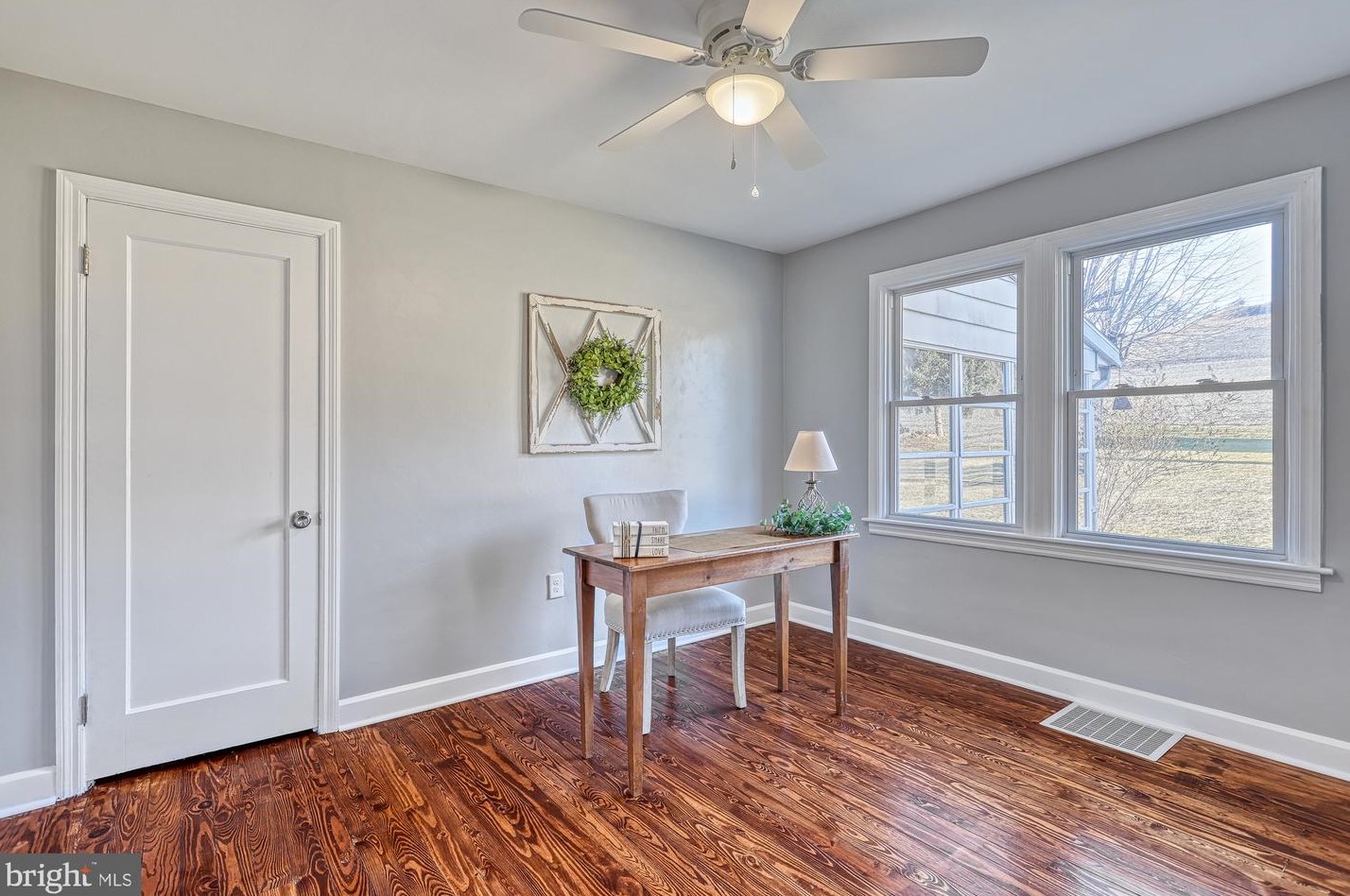 185 Hanover St, Spring Grove PA  17362-1103 exterior