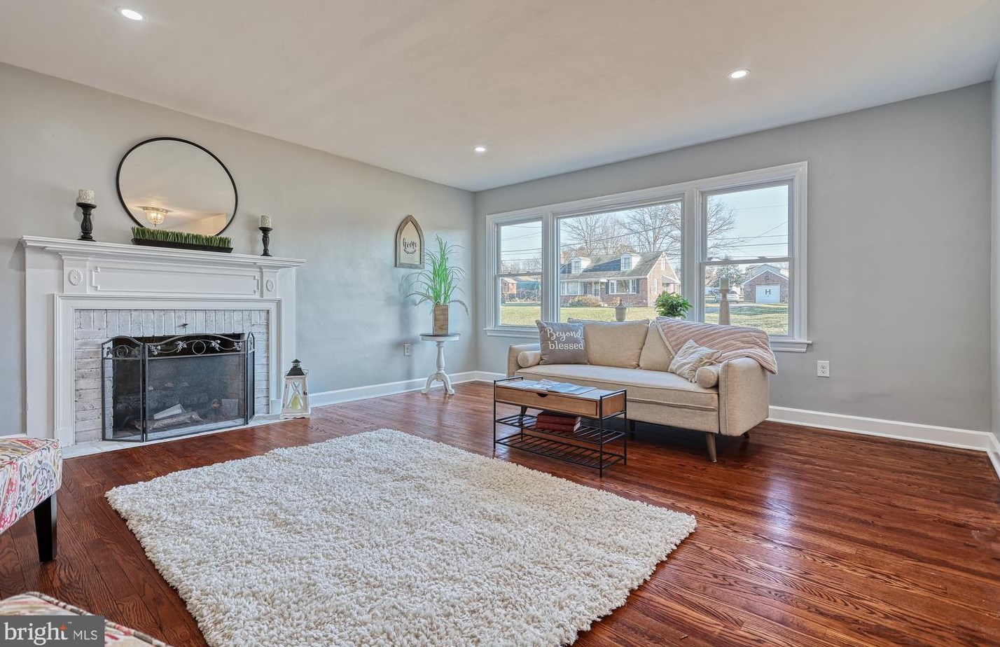 185 Hanover St, Spring Grove PA  17362-1103 exterior