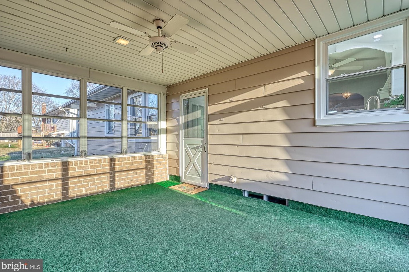 185 Hanover St, Spring Grove PA  17362-1103 exterior