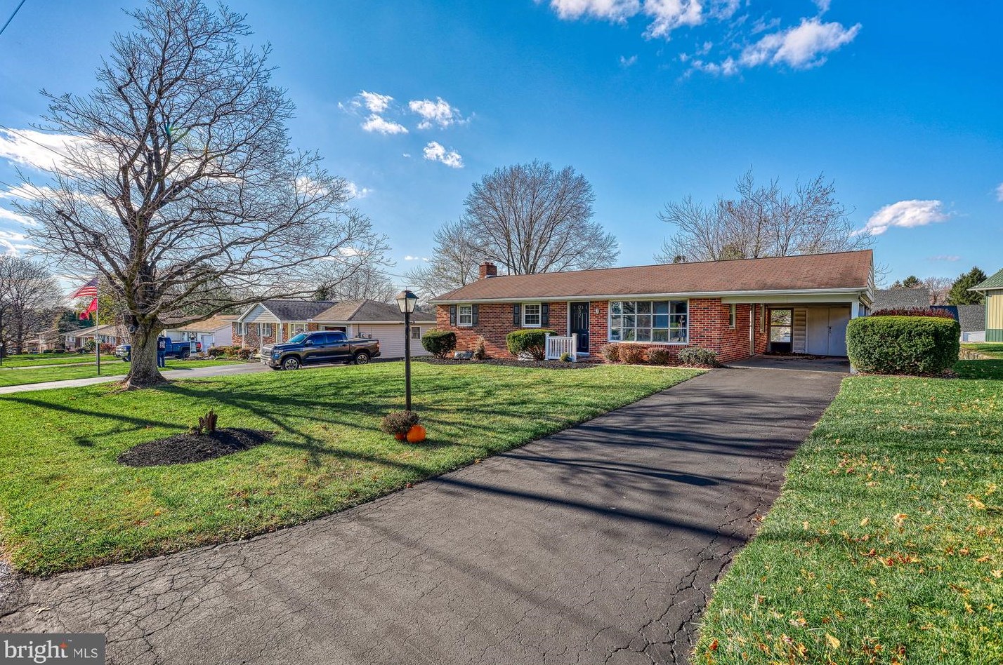 202 Nollyn Dr, Yoe PA  17313-9528 exterior