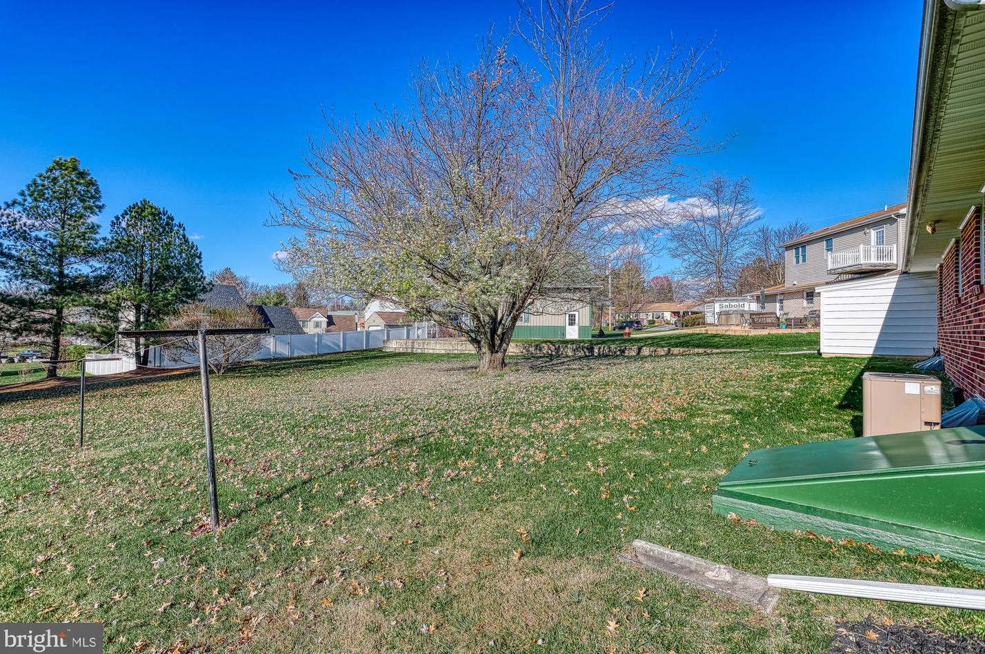 202 Nollyn Dr, Yoe PA  17313-9528 exterior