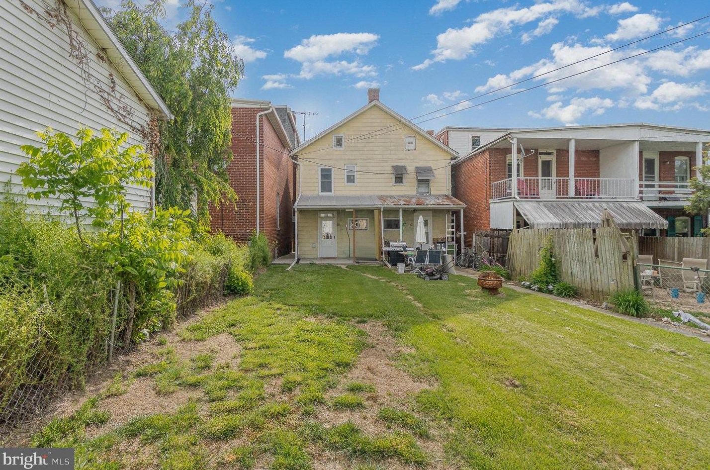 8 East St, Spring Grove PA  17362-1210 exterior