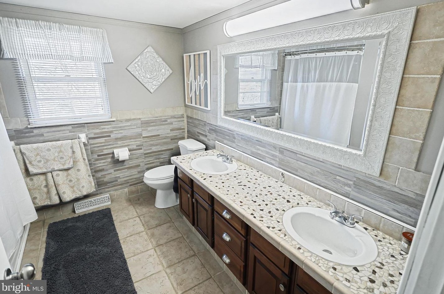 435 Skyview Dr, York PA  17406-3231 exterior