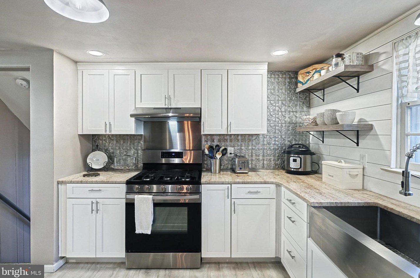 435 Skyview Dr, York PA  17406-3231 exterior