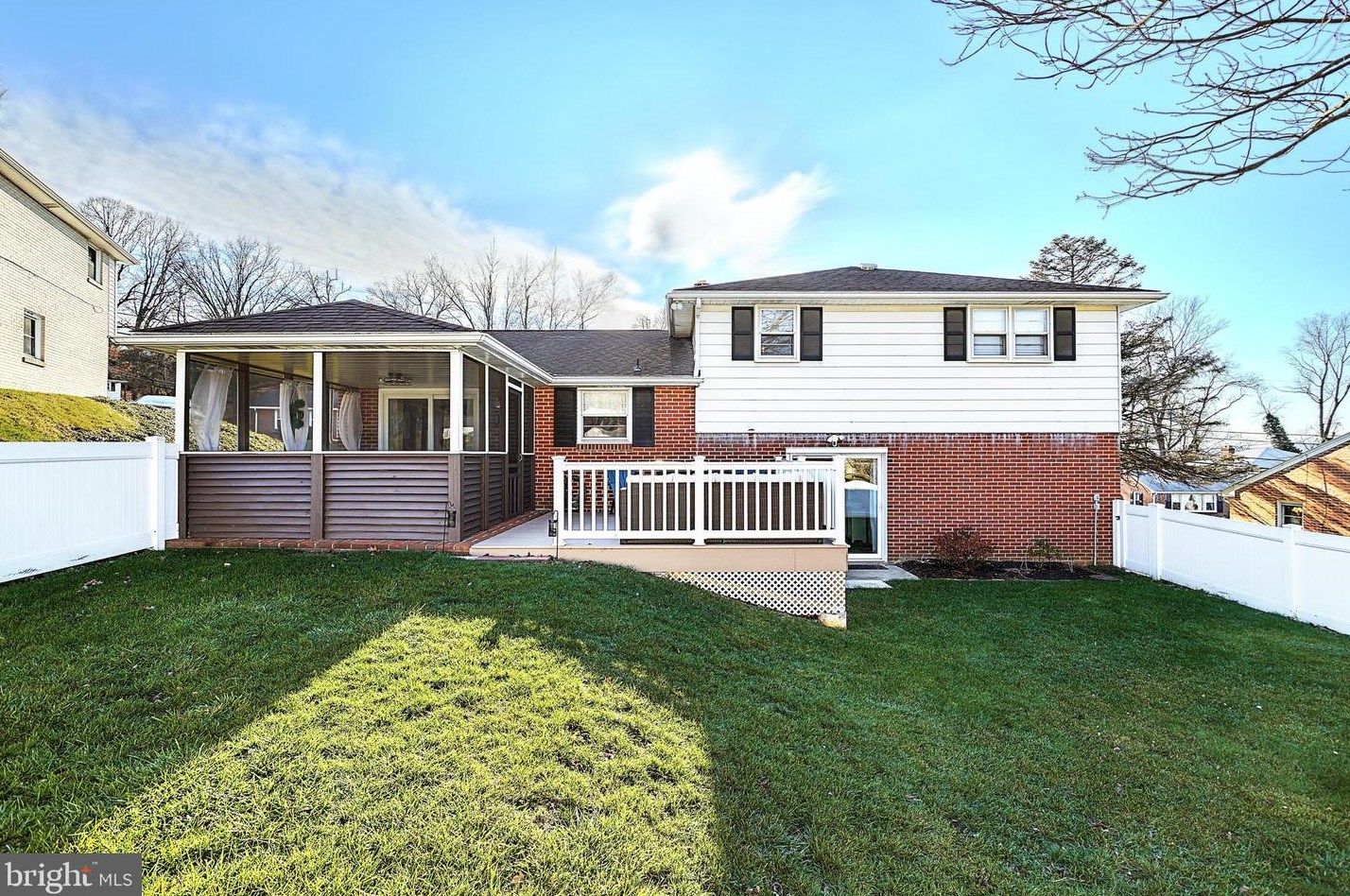 435 Skyview Dr, York PA  17406-3231 exterior