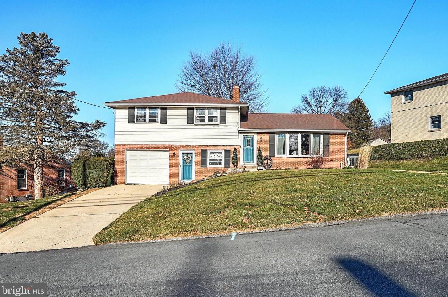 435 Skyview Dr, York PA  17406-3231 exterior