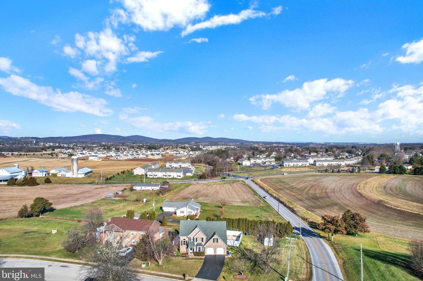 2775 Admire Springs Dr, York PA  17315-4583 exterior