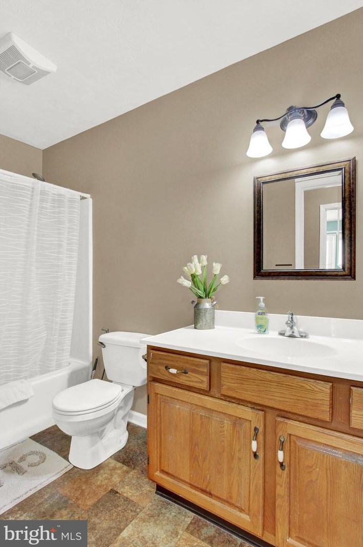 2775 Admire Springs Dr, York PA  17315-4583 exterior