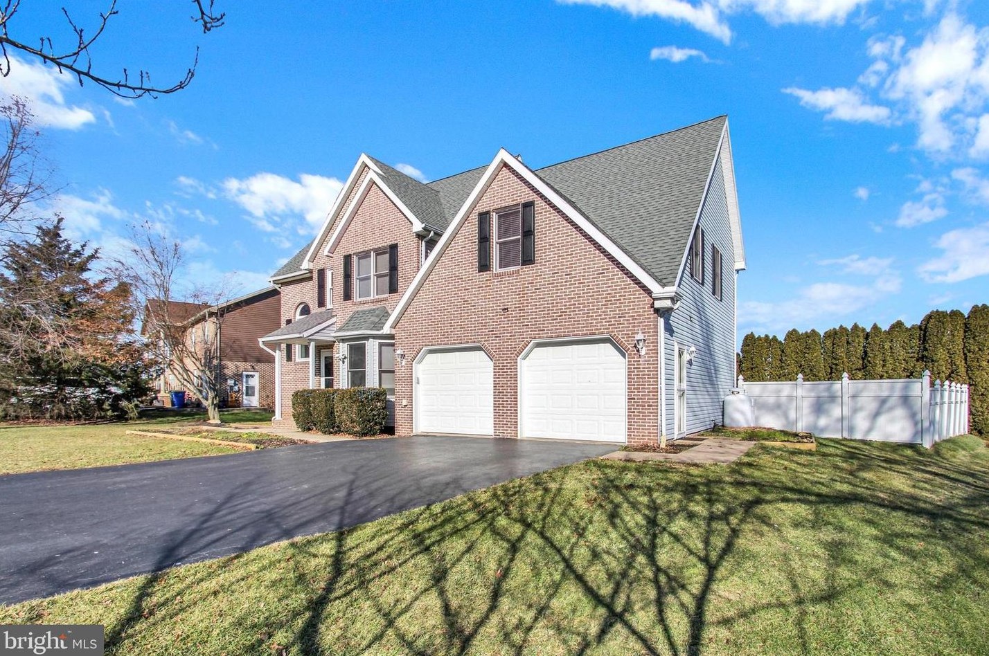 2775 Admire Springs Dr, York PA  17315-4583 exterior