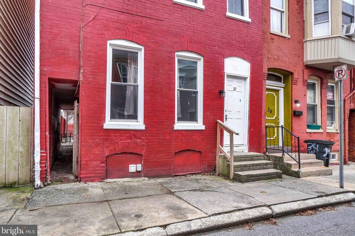 32 Maple St, York PA  17401-2763 exterior