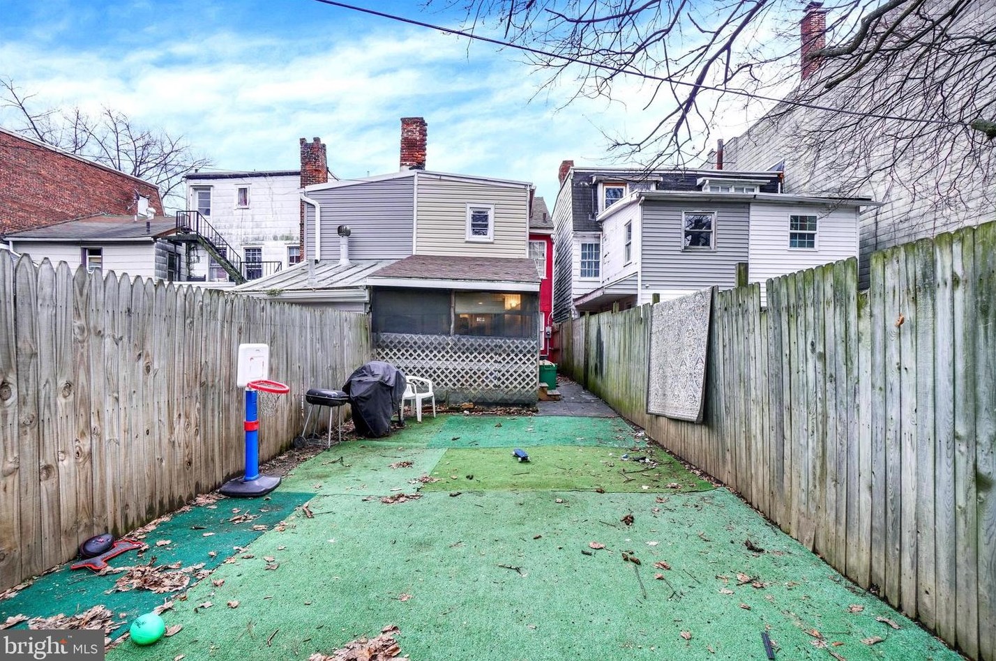 211 Philadelphia St, York PA  17401-2939 exterior