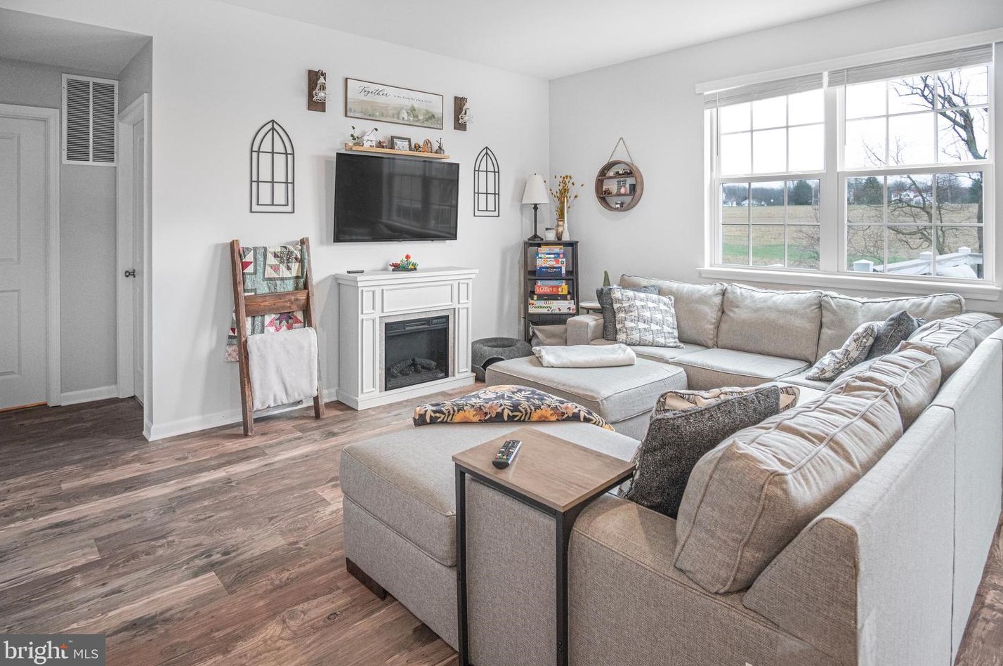 161 Winifred Dr, Hanover PA  17331 exterior