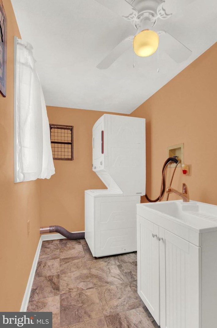 886 York St, Hanover PA  17331-3437 exterior