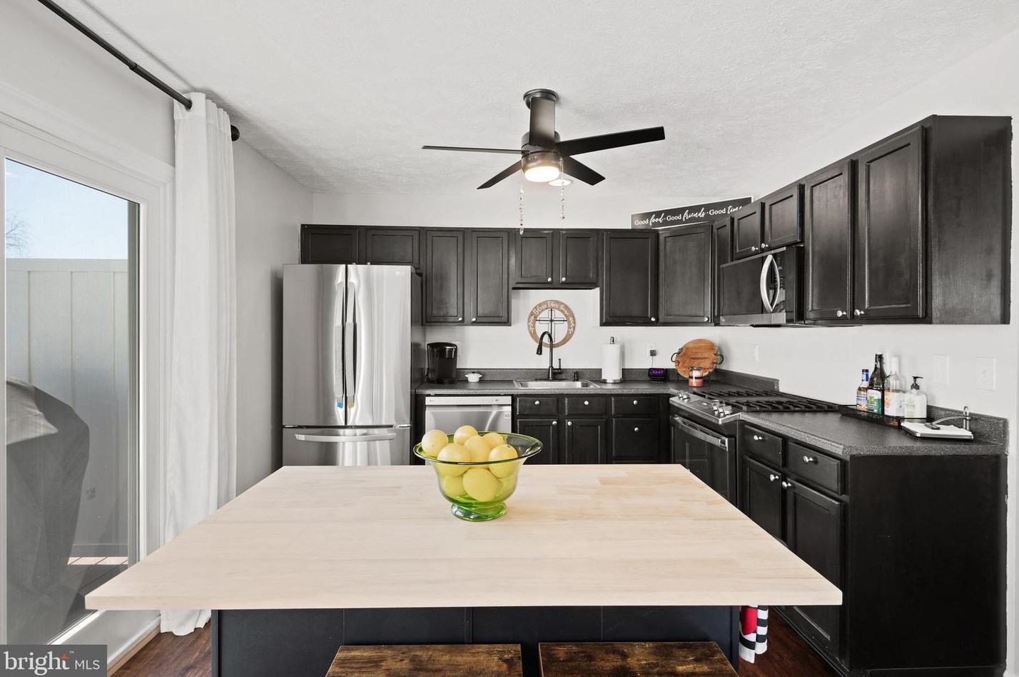 185 Country Ridge Dr, Red Lion PA  17356-8869 exterior