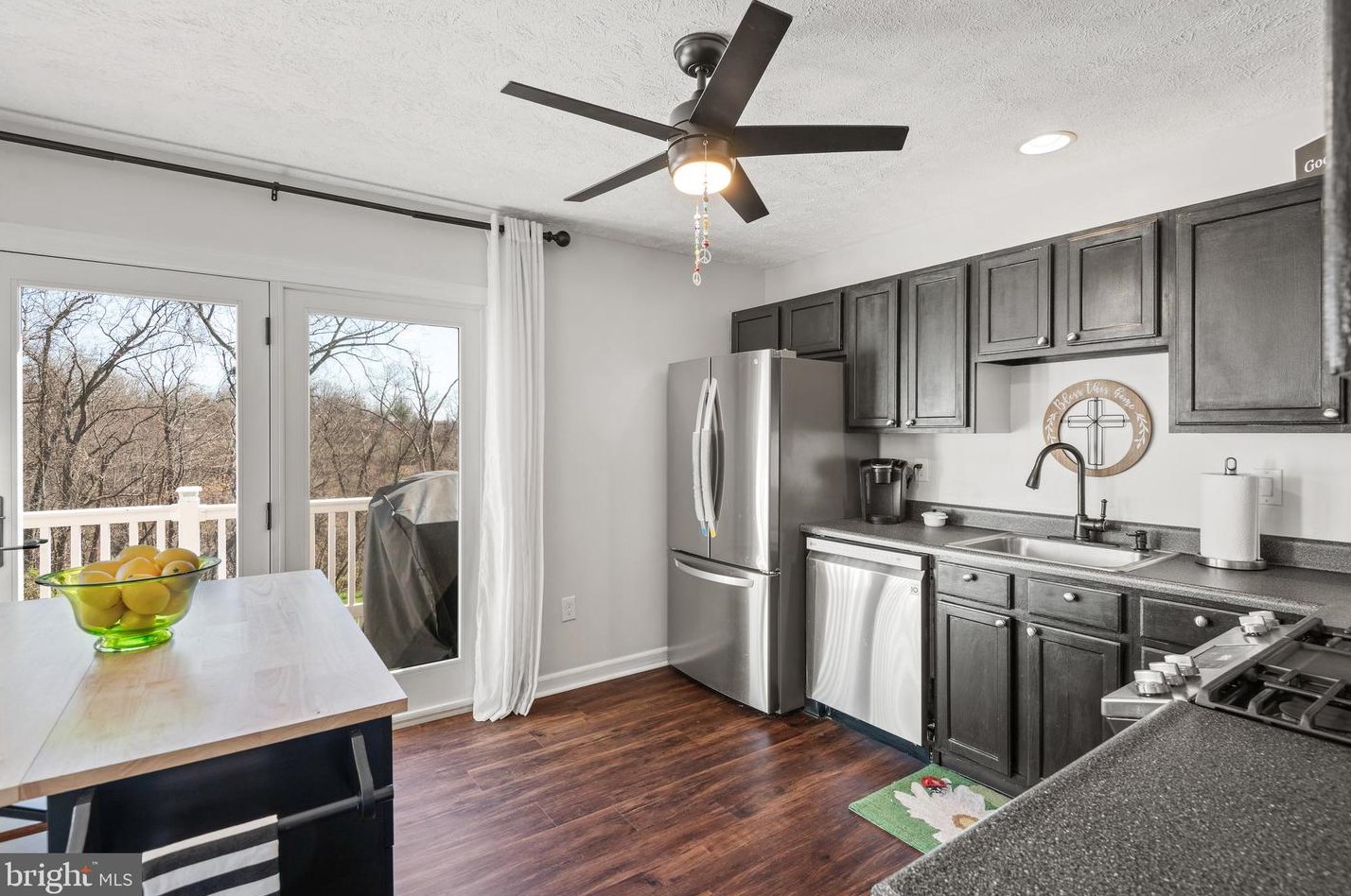 185 Country Ridge Dr, Red Lion PA  17356-8869 exterior