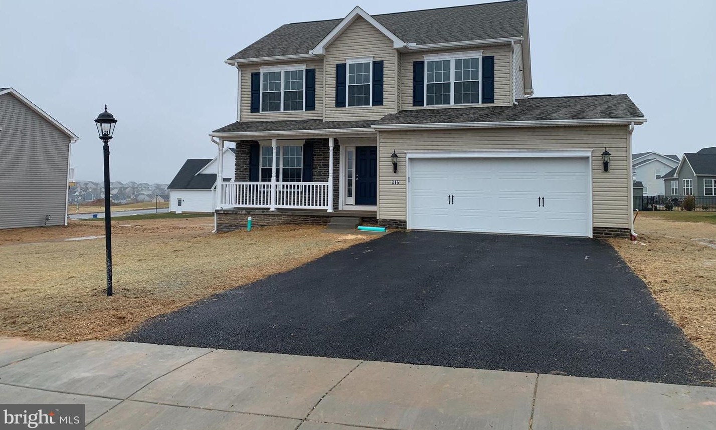 1270 Maple Ln, Hanover PA  17331-9251 exterior